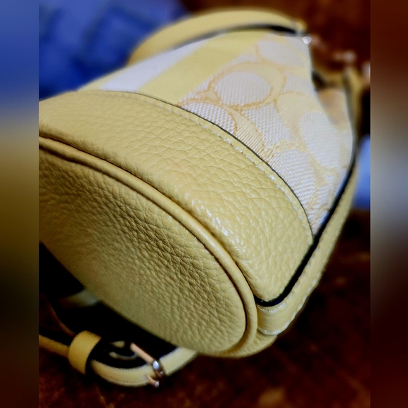 Coach Mini Dempsey Bucket Bag! - Picture 2 of 6